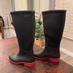 Black Cougar rain boots